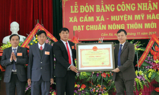 Xã Quang Hưng đón nhận Bằng công nhận xã đạt chuẩn nông thôn mới năm 2014