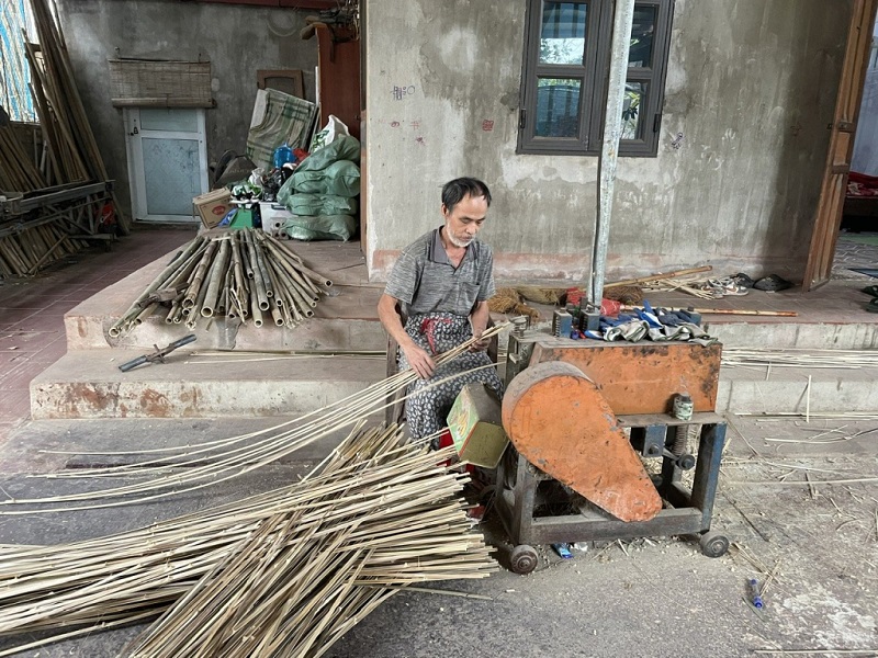 Làng nghề làm mành thôn Đa Quang