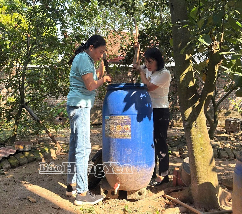 Xã Tân Hưng: Cải thiện môi trường nhờ biến rác thải thành phân bón